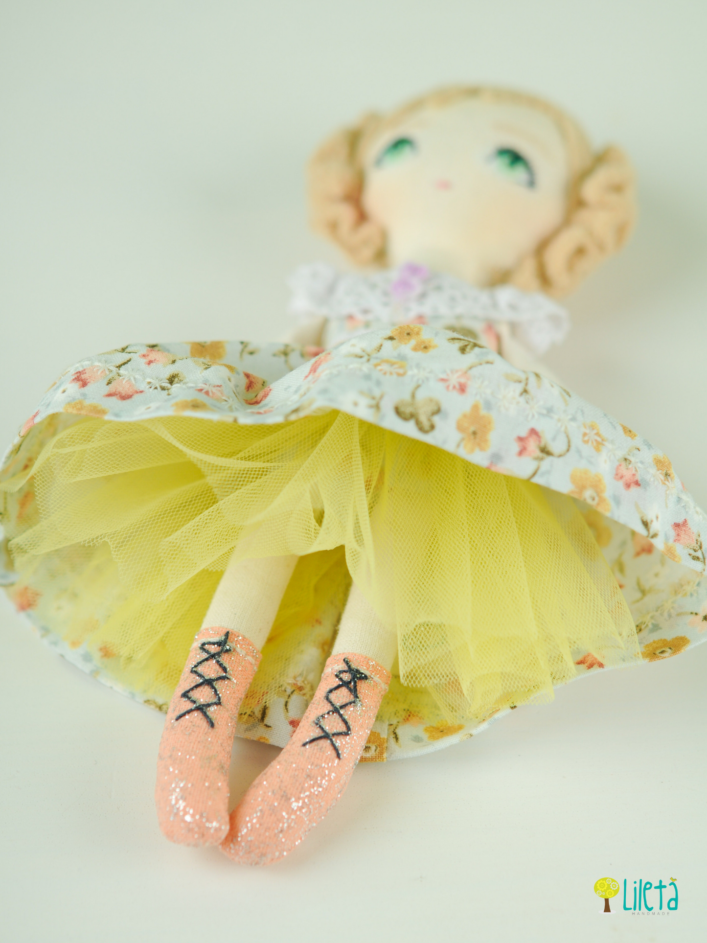 🌿Odette – The Whispering Poet of White Lilies | Handmade poetic doll for collectors & dreamers