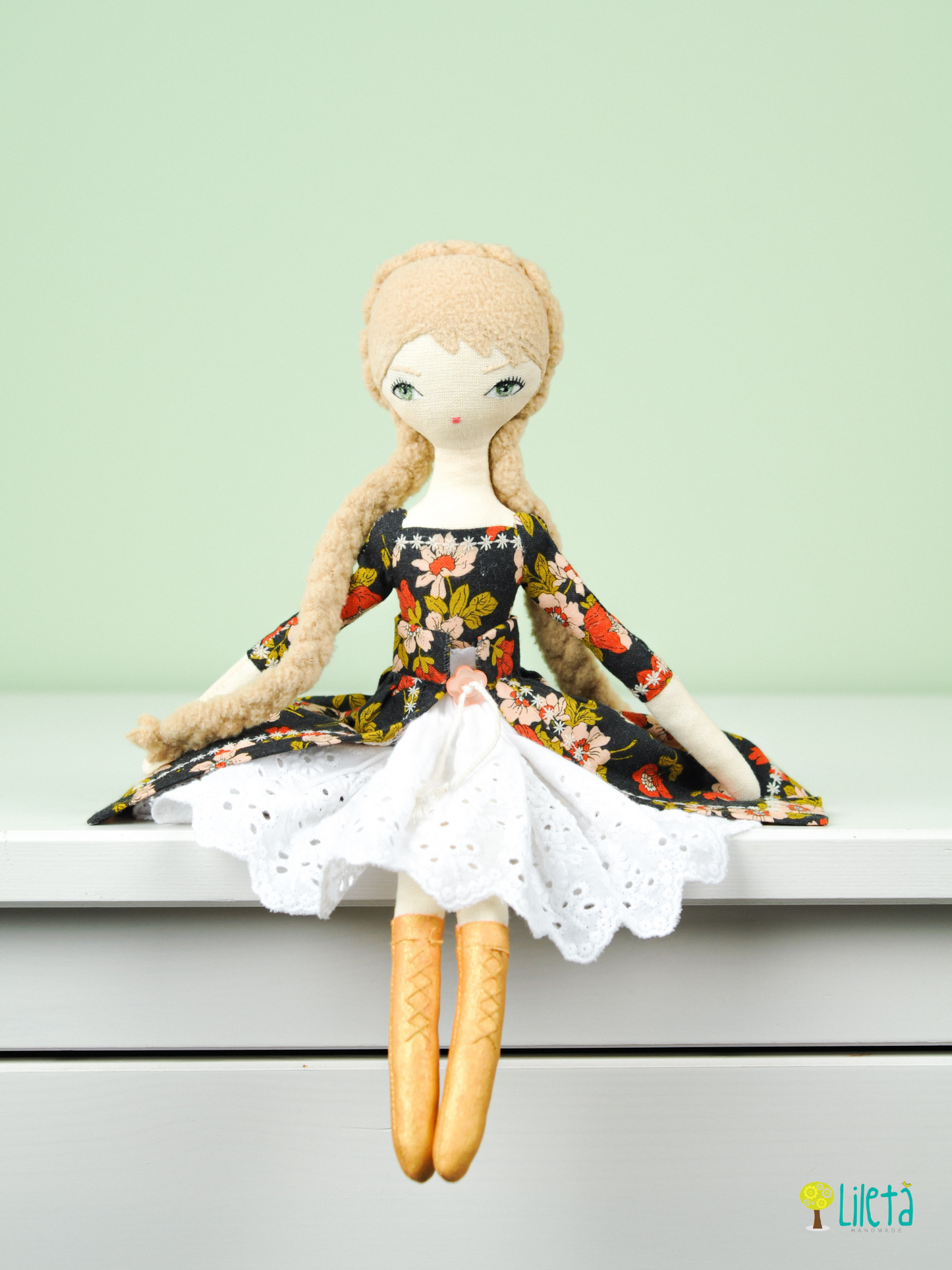 Geneviève – The Keeper of Precious Scents | Collector’s doll wrapped in floral nostalgia | 34 cm | Singular piece of poetic memory | The Gracious Sisters Collection