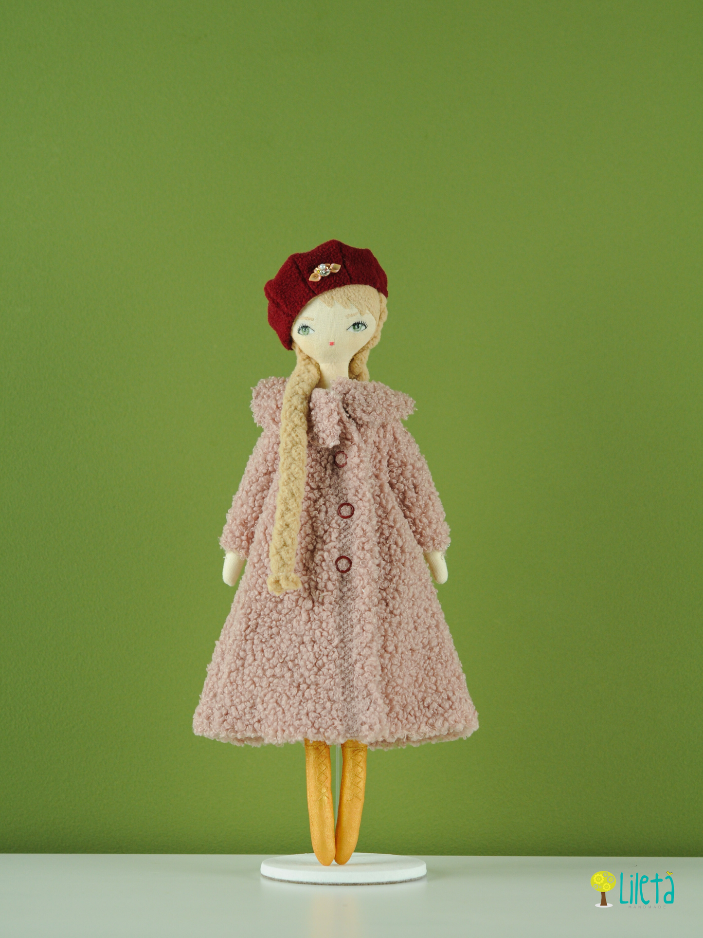 Geneviève – The Keeper of Precious Scents | Collector’s doll wrapped in floral nostalgia | 34 cm | Singular piece of poetic memory | The Gracious Sisters Collection