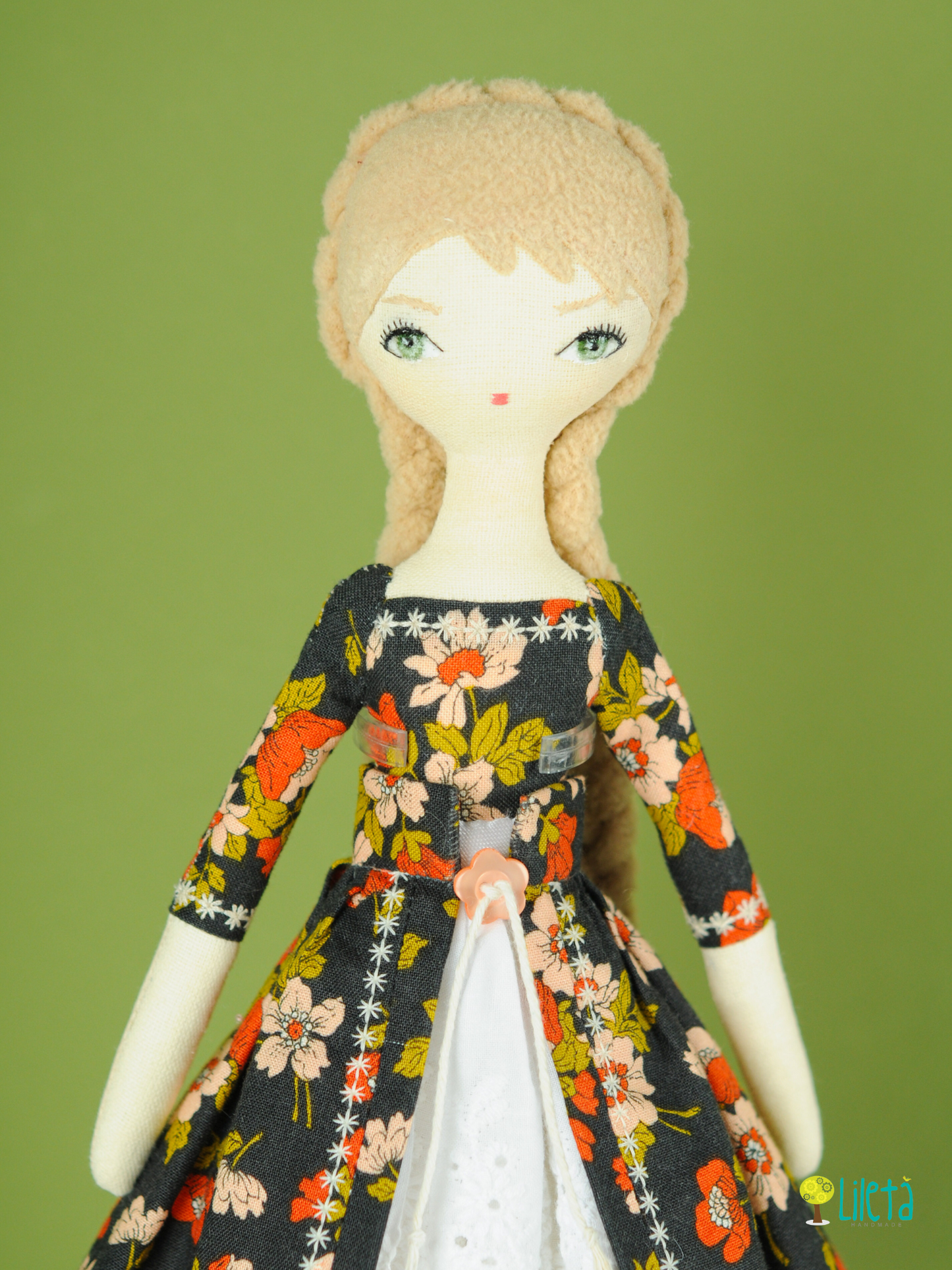 Geneviève – The Keeper of Precious Scents | Collector’s doll wrapped in floral nostalgia | 34 cm | Singular piece of poetic memory | The Gracious Sisters Collection