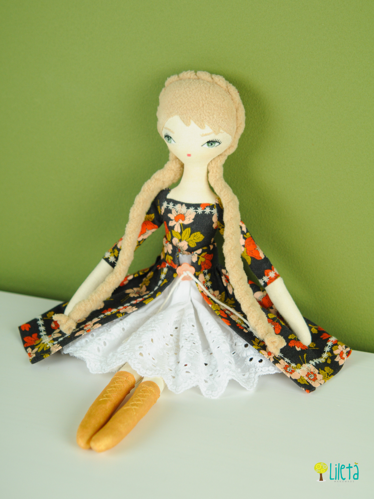 Geneviève – The Keeper of Precious Scents | Collector’s doll wrapped in floral nostalgia | 34 cm | Singular piece of poetic memory | The Gracious Sisters Collection