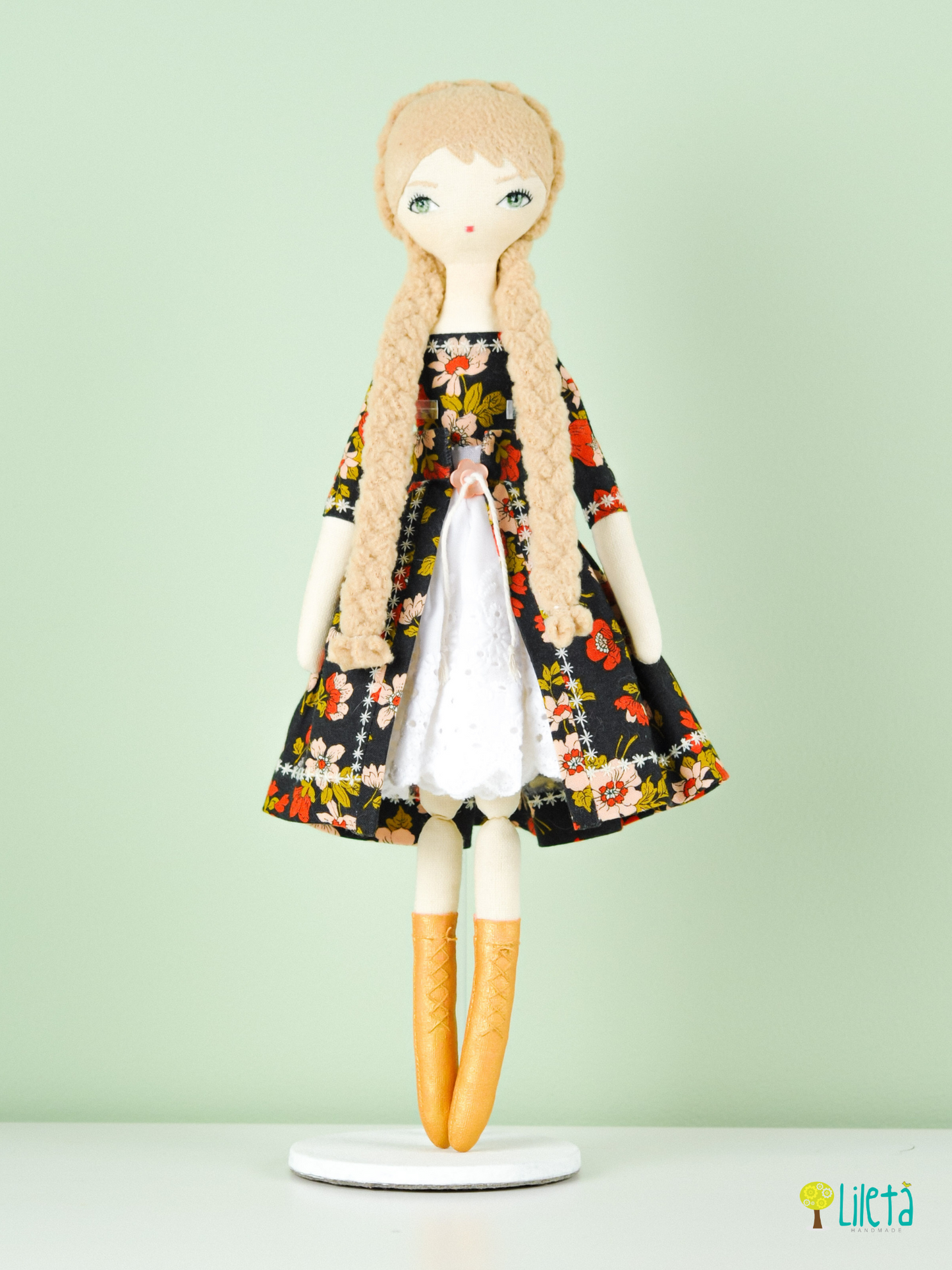 Geneviève – The Keeper of Precious Scents | Collector’s doll wrapped in floral nostalgia | 34 cm | Singular piece of poetic memory | The Gracious Sisters Collection