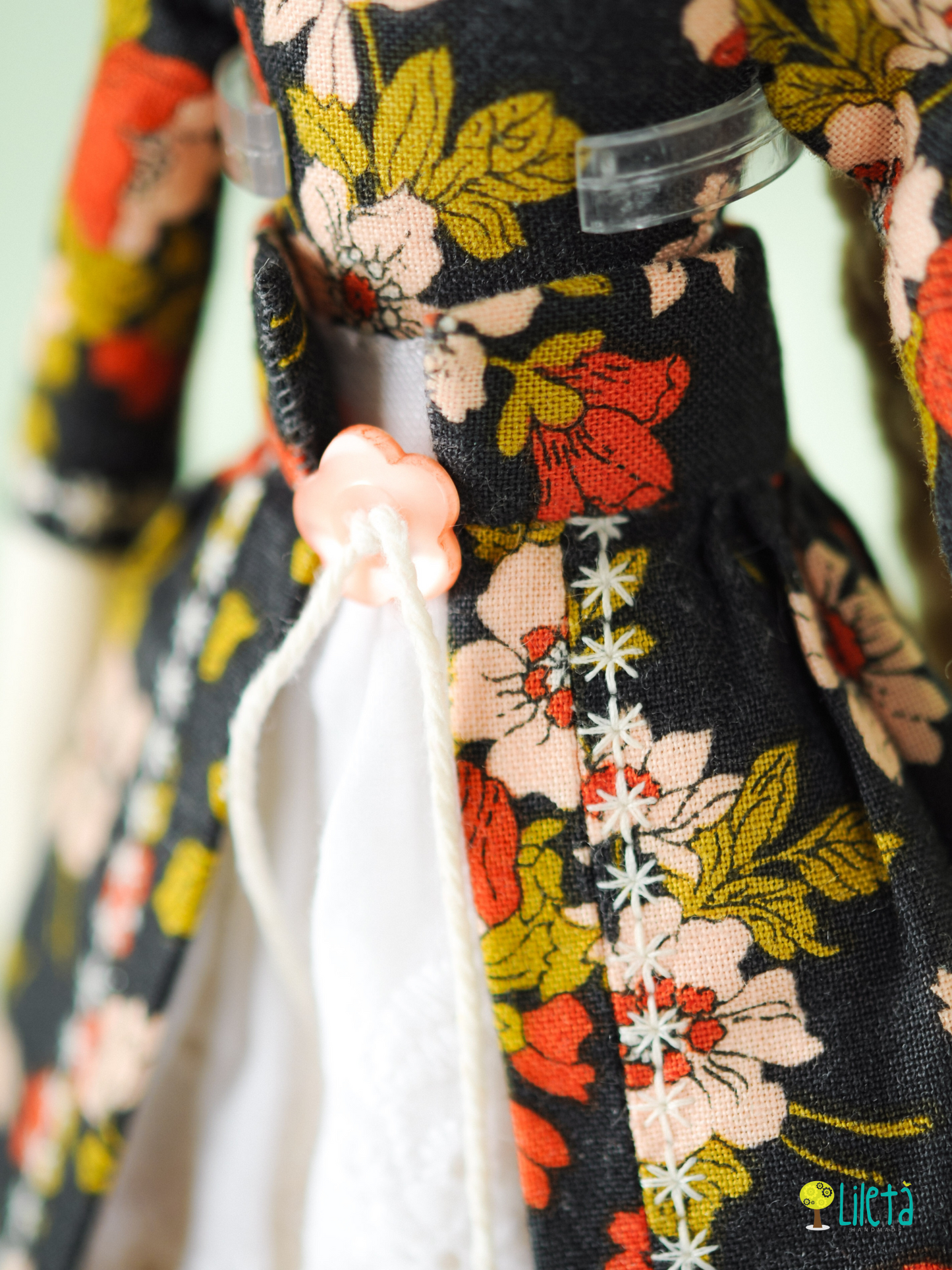 Geneviève – The Keeper of Precious Scents | Collector’s doll wrapped in floral nostalgia | 34 cm | Singular piece of poetic memory | The Gracious Sisters Collection
